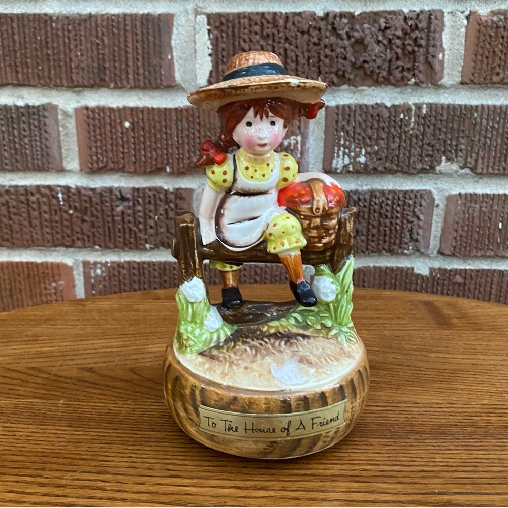 Porcelain Vintage Musical Doll Summer time “To the house of a friend”